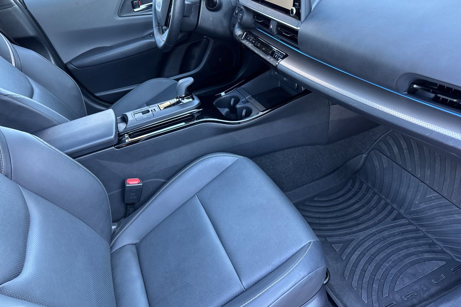 Used 2024 Toyota Prius Limited w/ Limited Premium Package AWD/4WD image 16