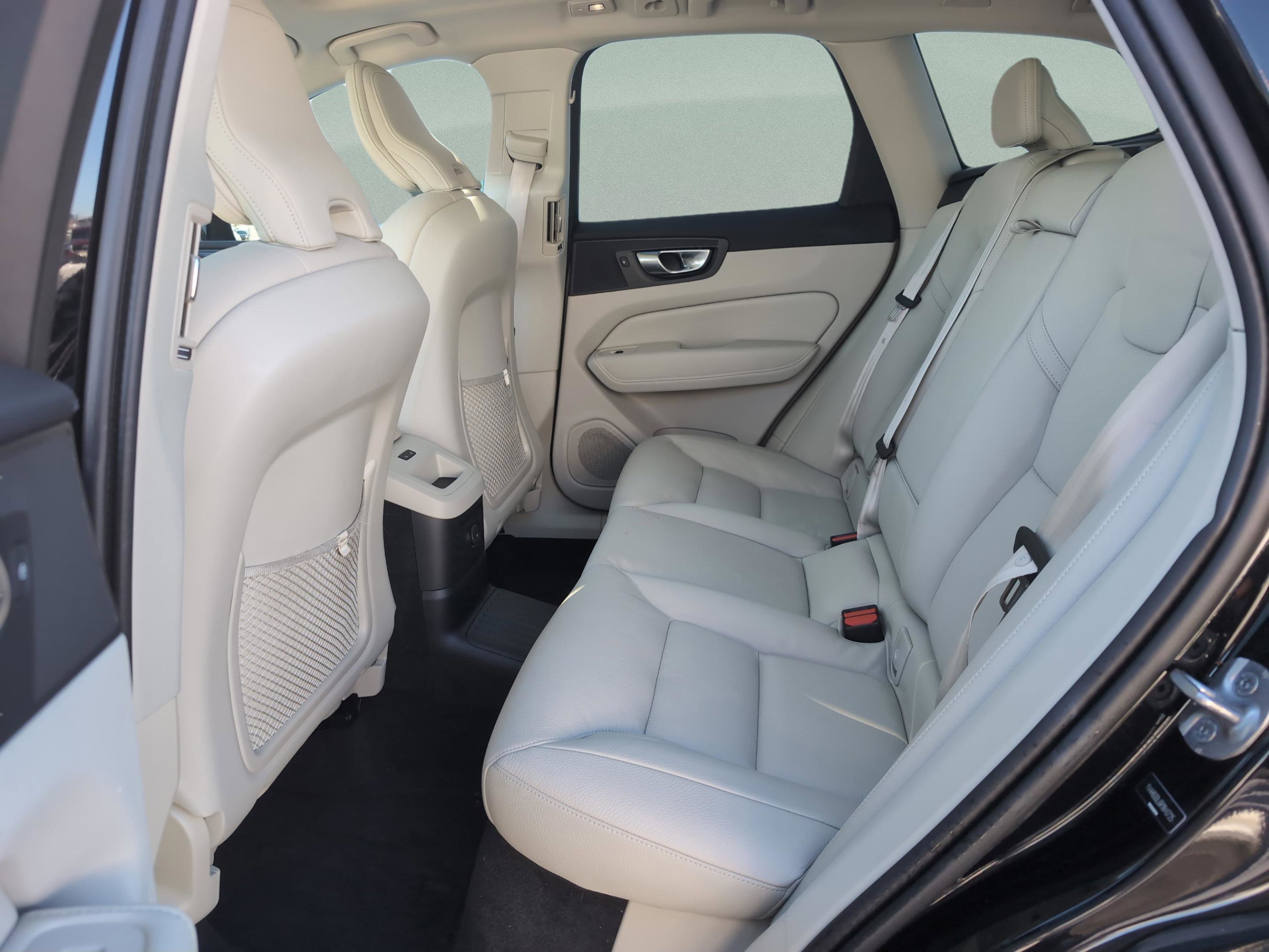 Used 2024 Volvo XC60 T8 Plus w/ Protection Package Premier image 17