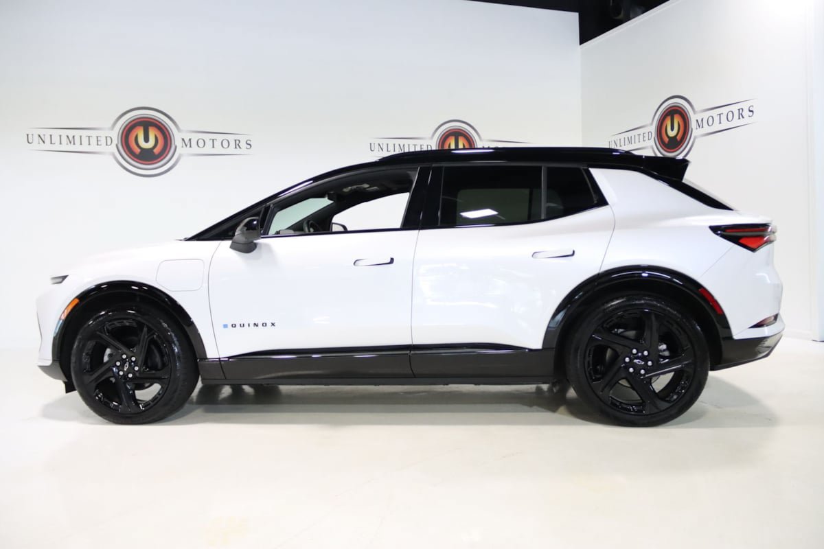 Used 2025 Chevrolet Equinox EV RS FWD image 36