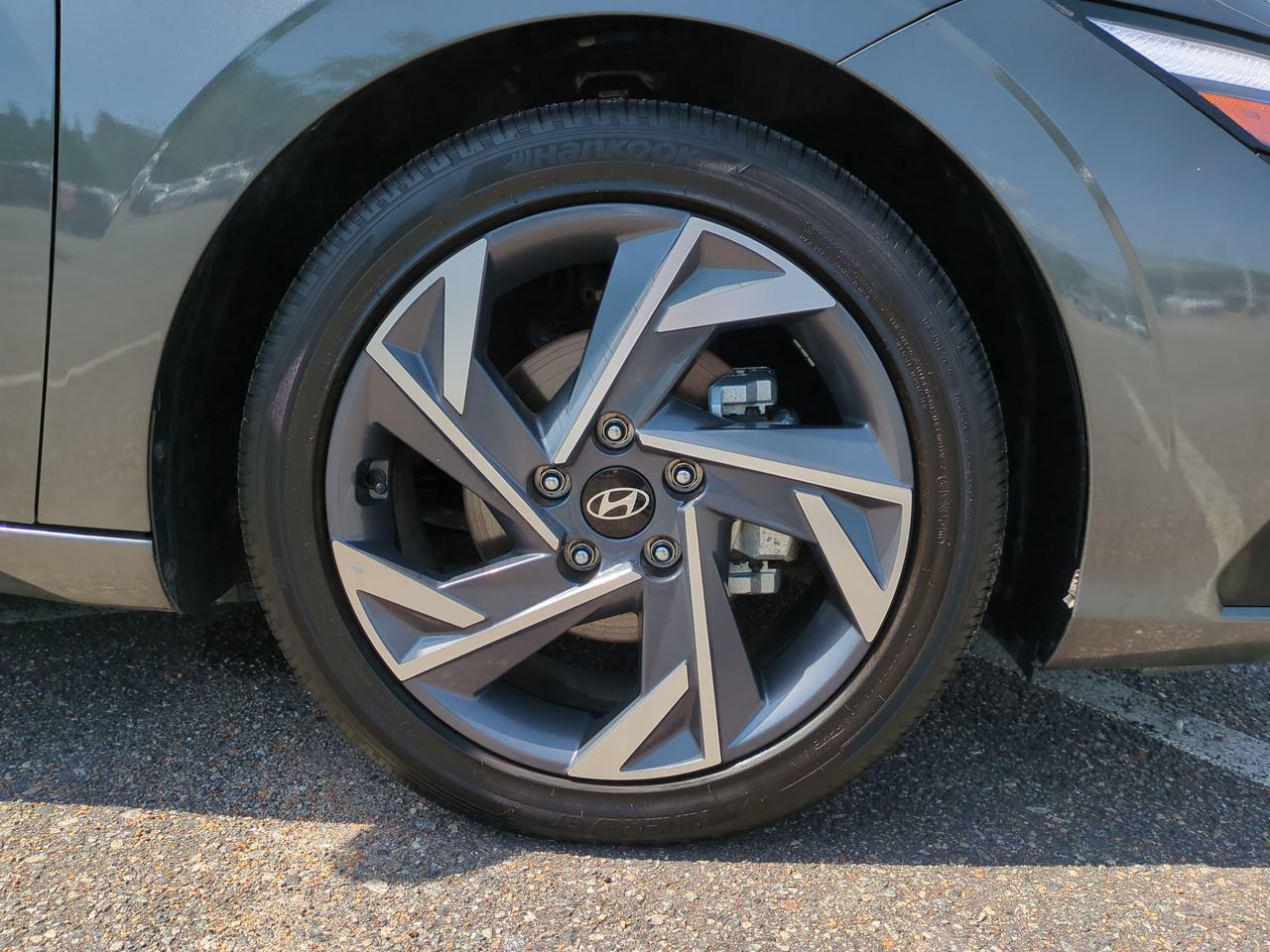 Used 2025 Hyundai Elantra Limited FWD image 11