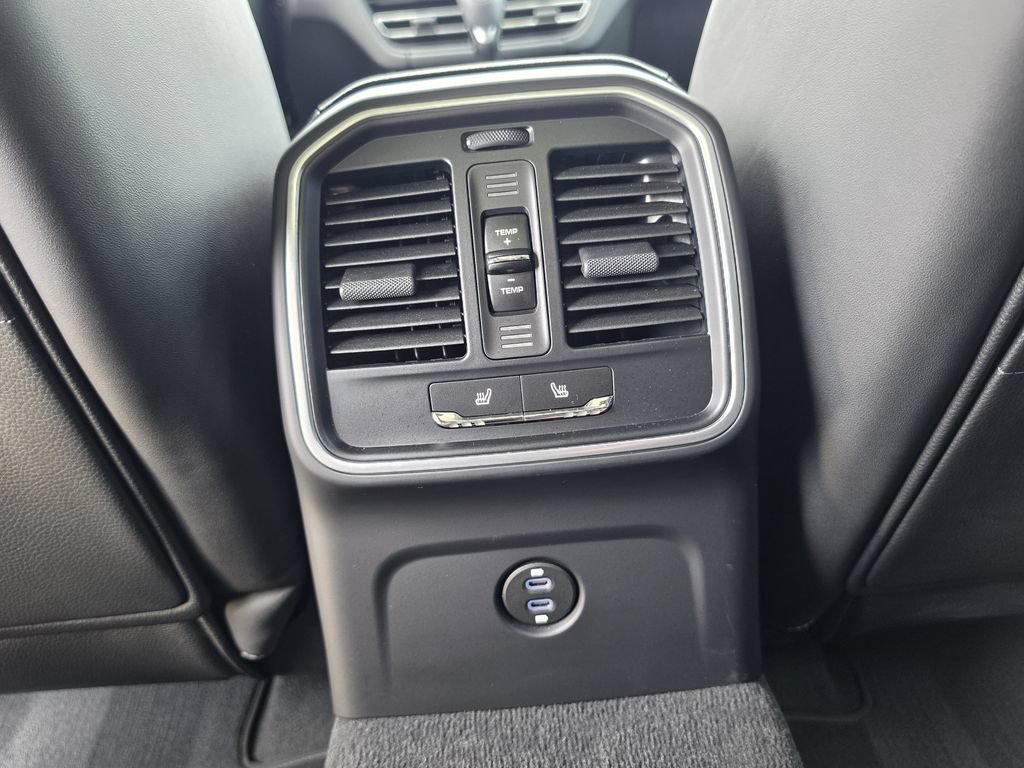 Used 2026 Porsche Macan AWD/4WD image 17