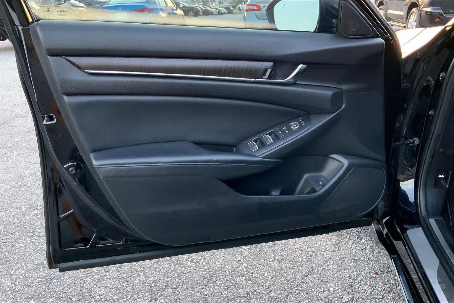 Used 2018 Honda Accord EX image 21