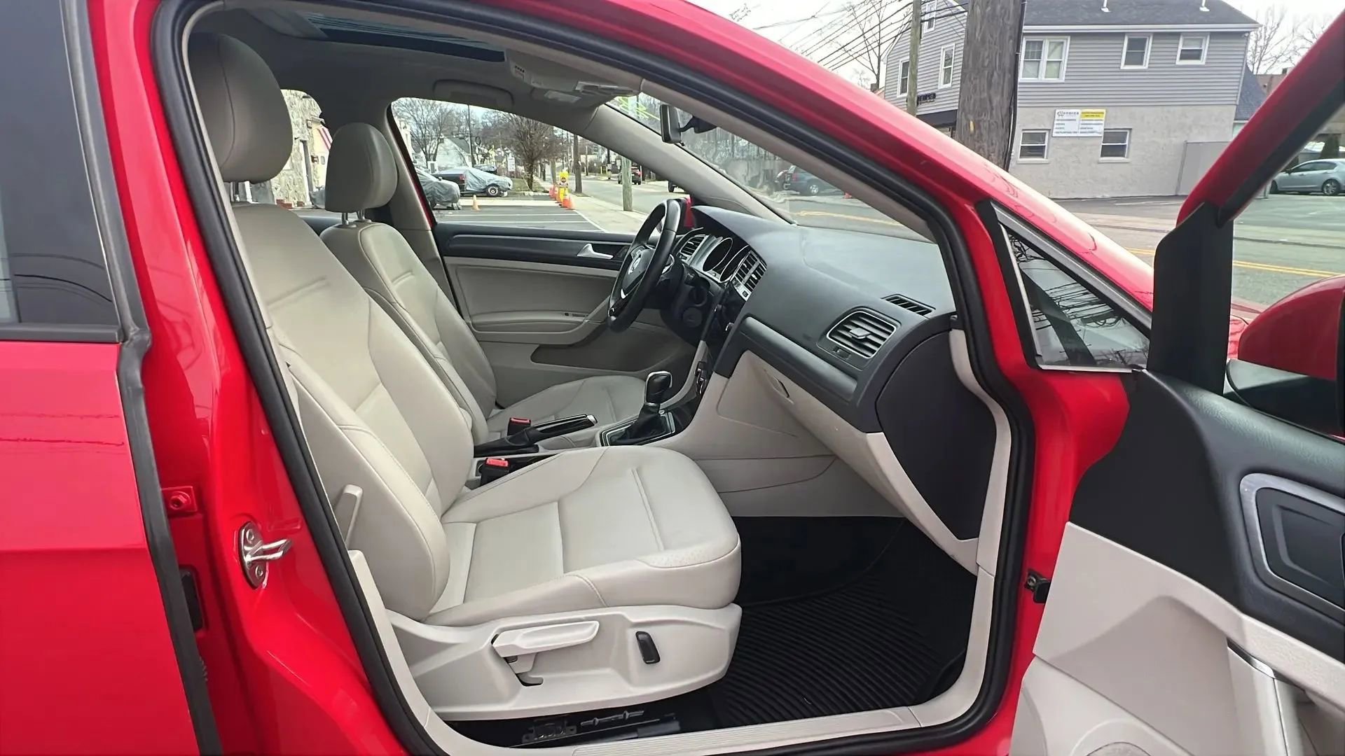 Used 2019 Volkswagen Golf SE image 31