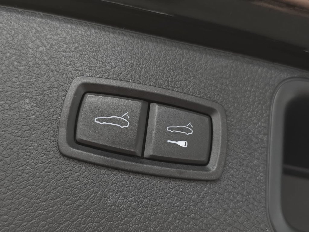 Certified 2024 Porsche Macan S AWD/4WD image 32