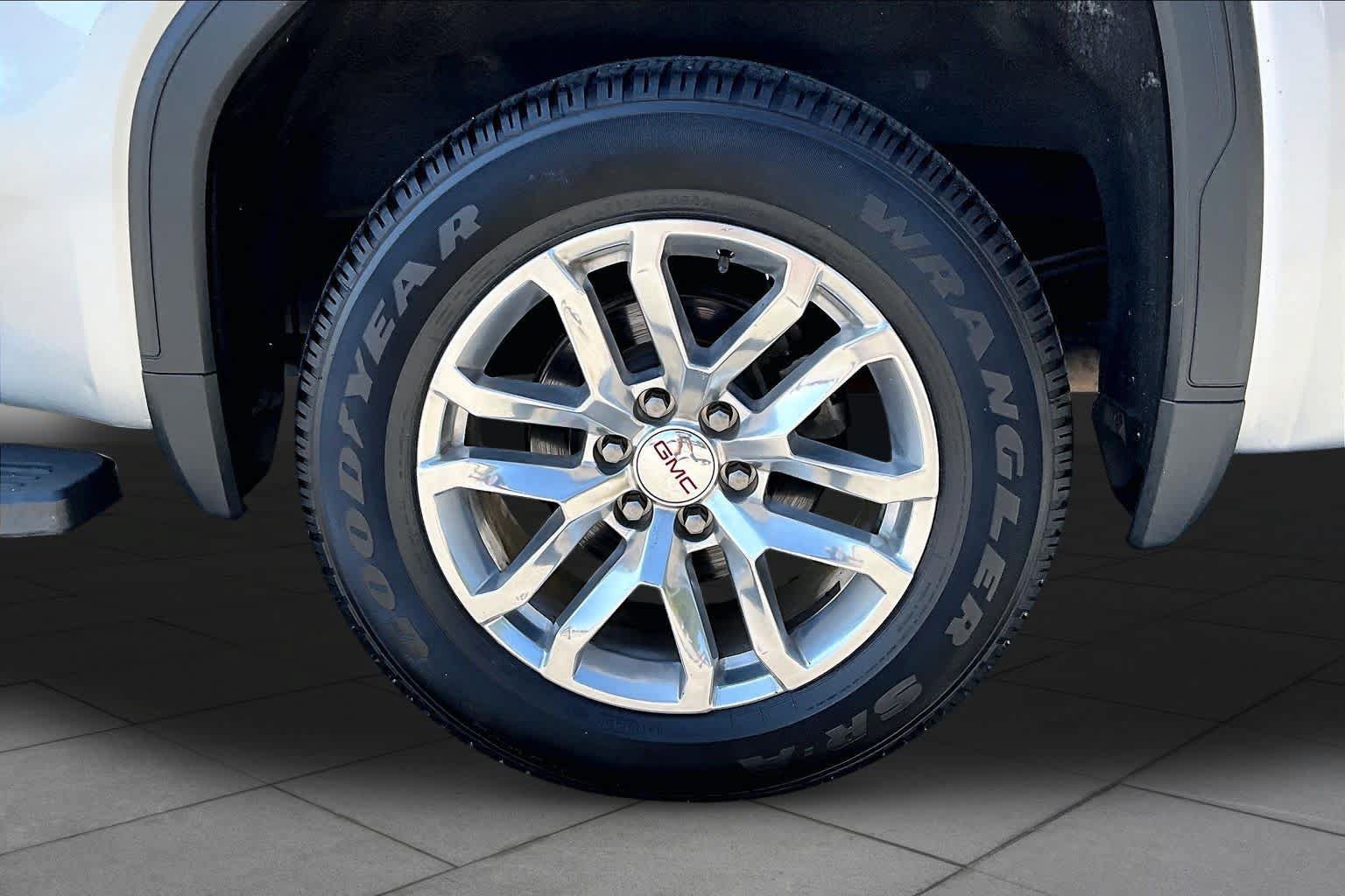Used 2019 GMC Sierra 1500 SLT w/ SLT Premium Plus Package AWD/4WD image 10