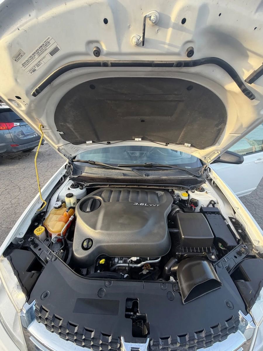 Used 2012 Dodge Avenger SE image 21