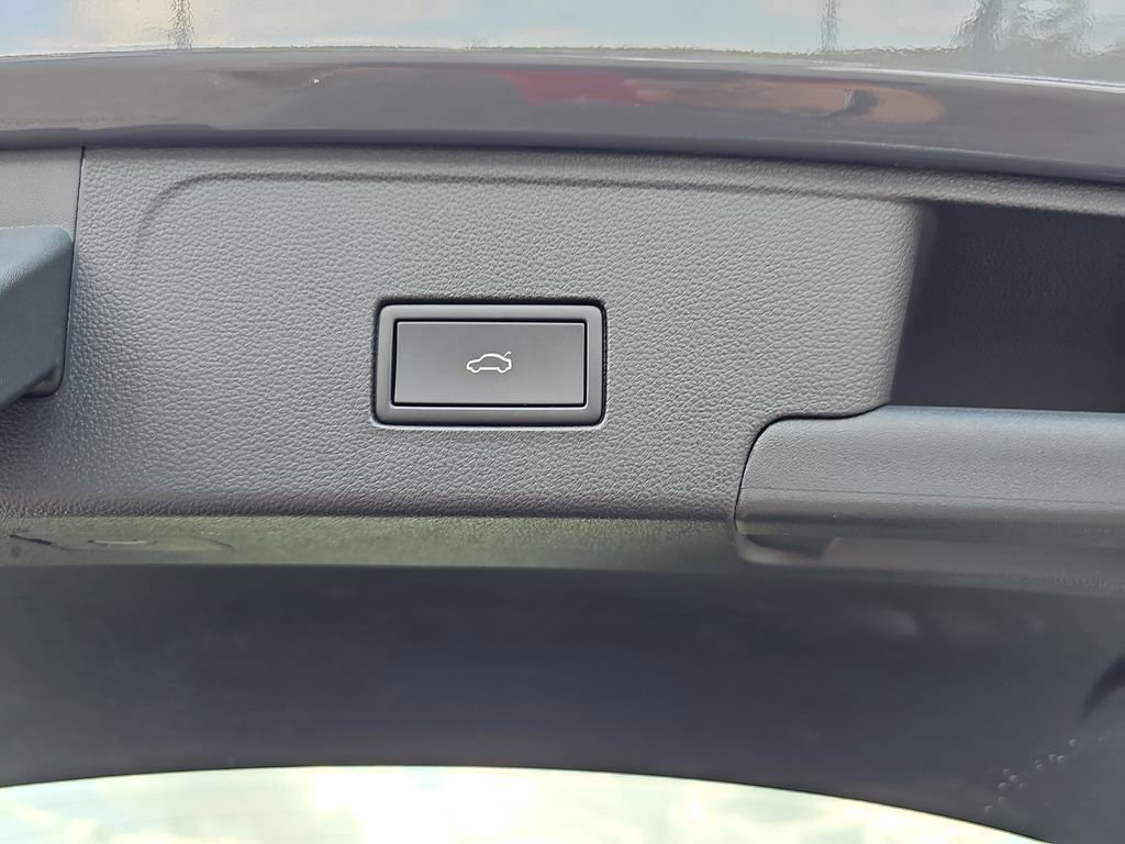 Used 2022 Volkswagen Atlas Cross Sport SEL R-Line image 17