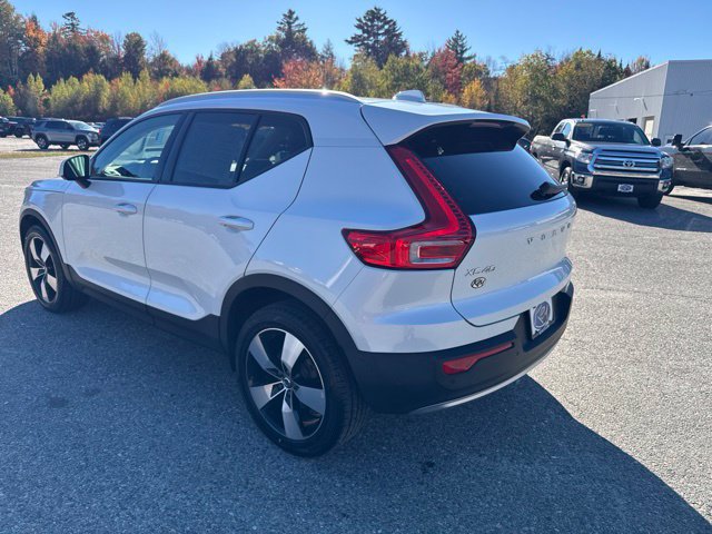 Used 2021 Volvo XC40 T5 Momentum w/ Premium Package AWD/4WD image 3