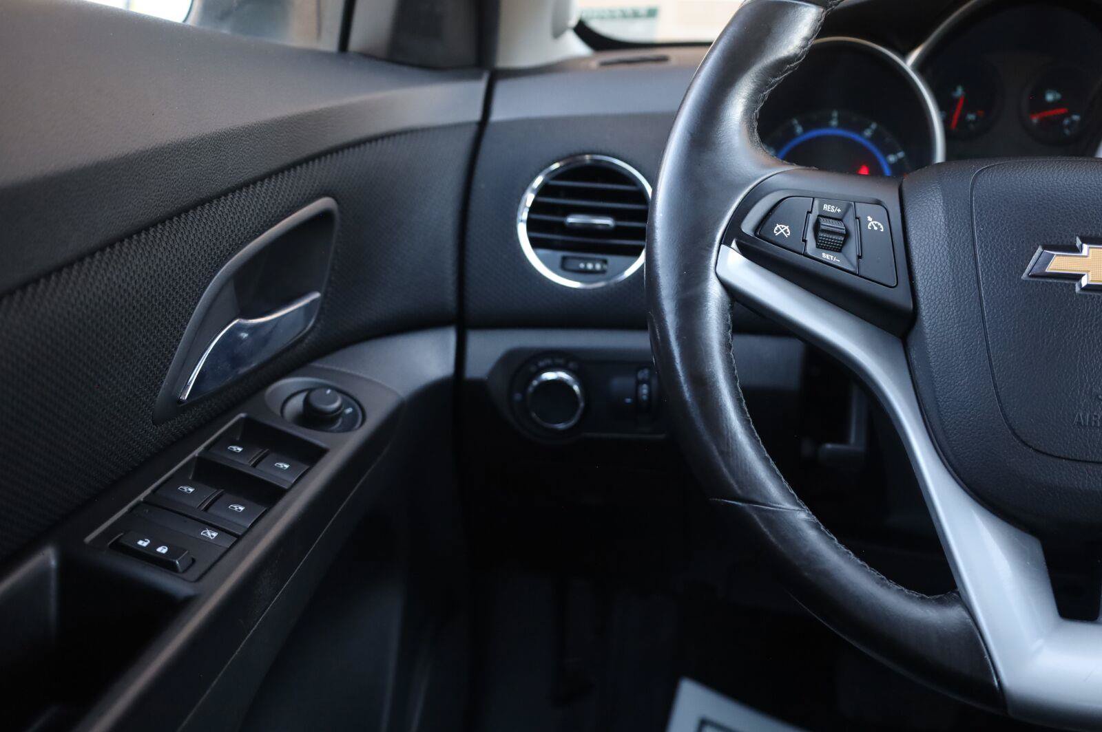 Used 2015 Chevrolet Cruze LT FWD image 31