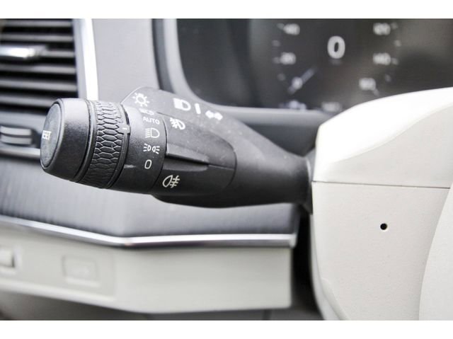 Used 2020 Volvo XC90 T5 Momentum FWD image 17