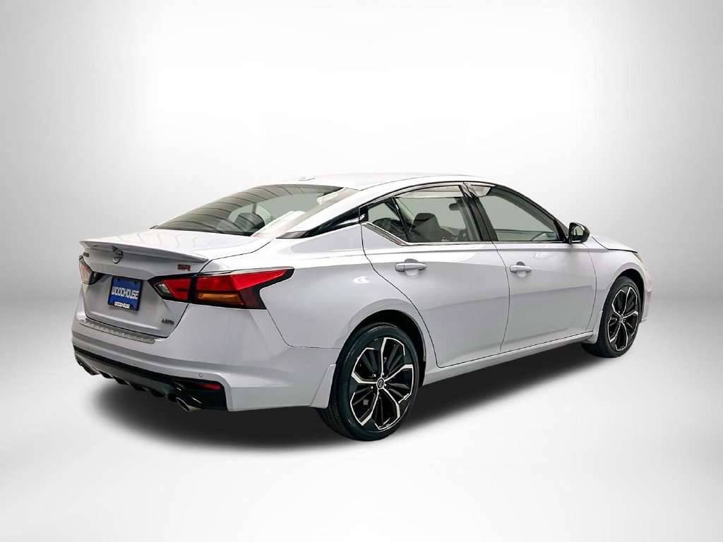 Used 2023 Nissan Altima 2.5 SR AWD/4WD image 5