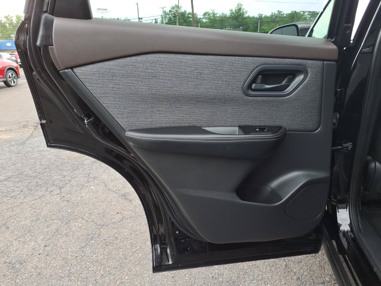 Used 2022 Nissan Rogue S AWD/4WD image 12