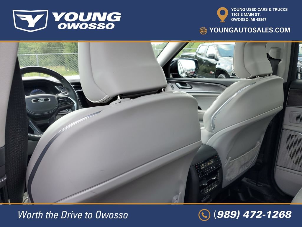 Used 2022 Jeep Grand Cherokee Overland w/ Luxury Tech Group IV AWD/4WD image 30