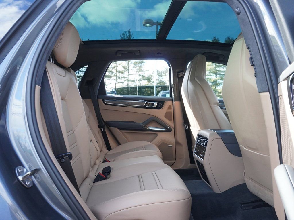 Used 2020 Porsche Cayenne Turbo image 45