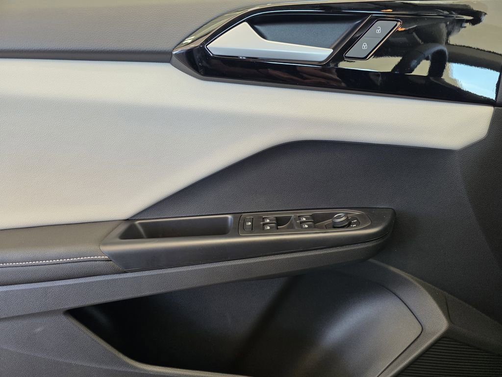 New 2026 Volkswagen Taos S FWD image 19