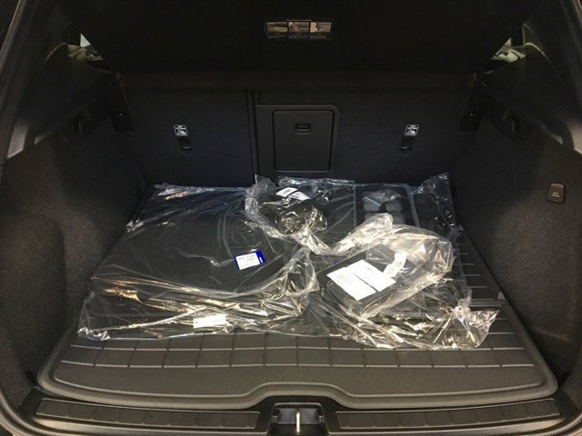 New 2024 Volvo XC40 Recharge Plus w/ Protection Package Premier RWD image 32