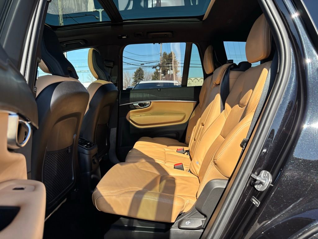 Certified 2024 Volvo XC90 T8 Ultimate w/ Protection Package Premier image 19