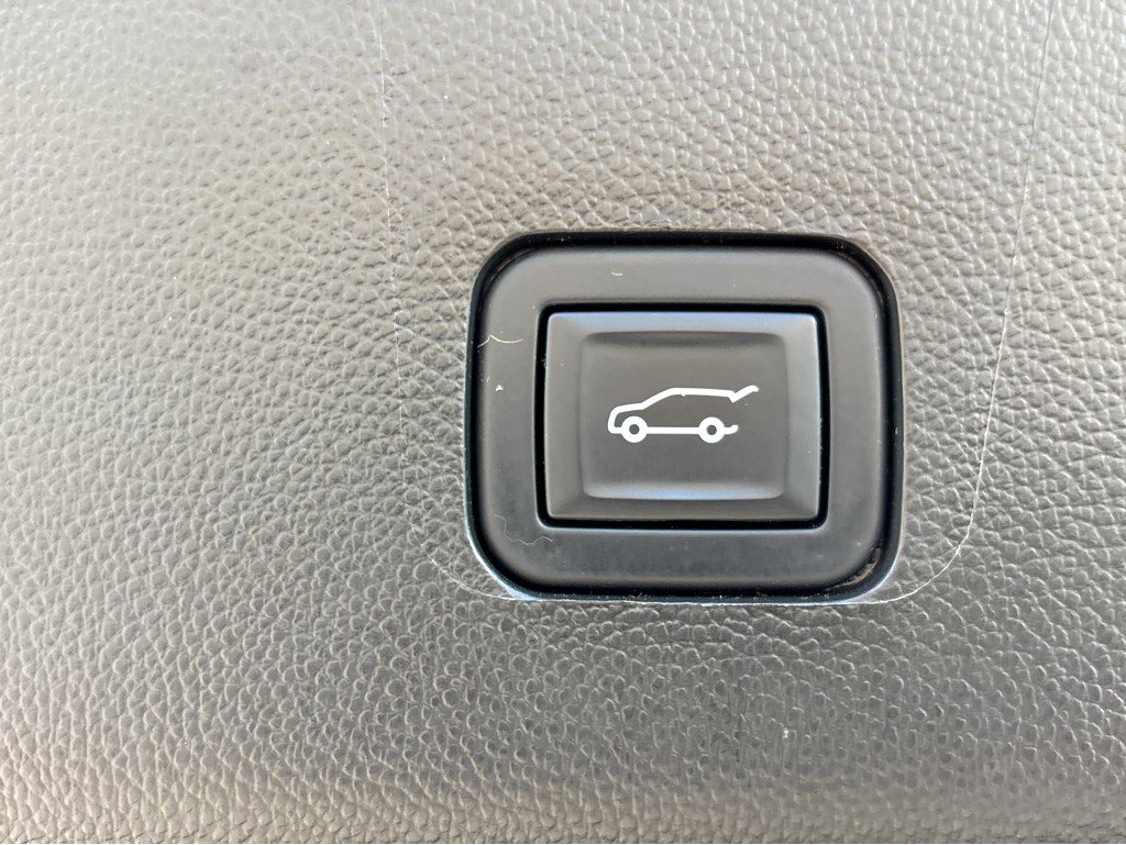 Used 2022 Chevrolet Traverse Premier w/ Redline Edition image 32