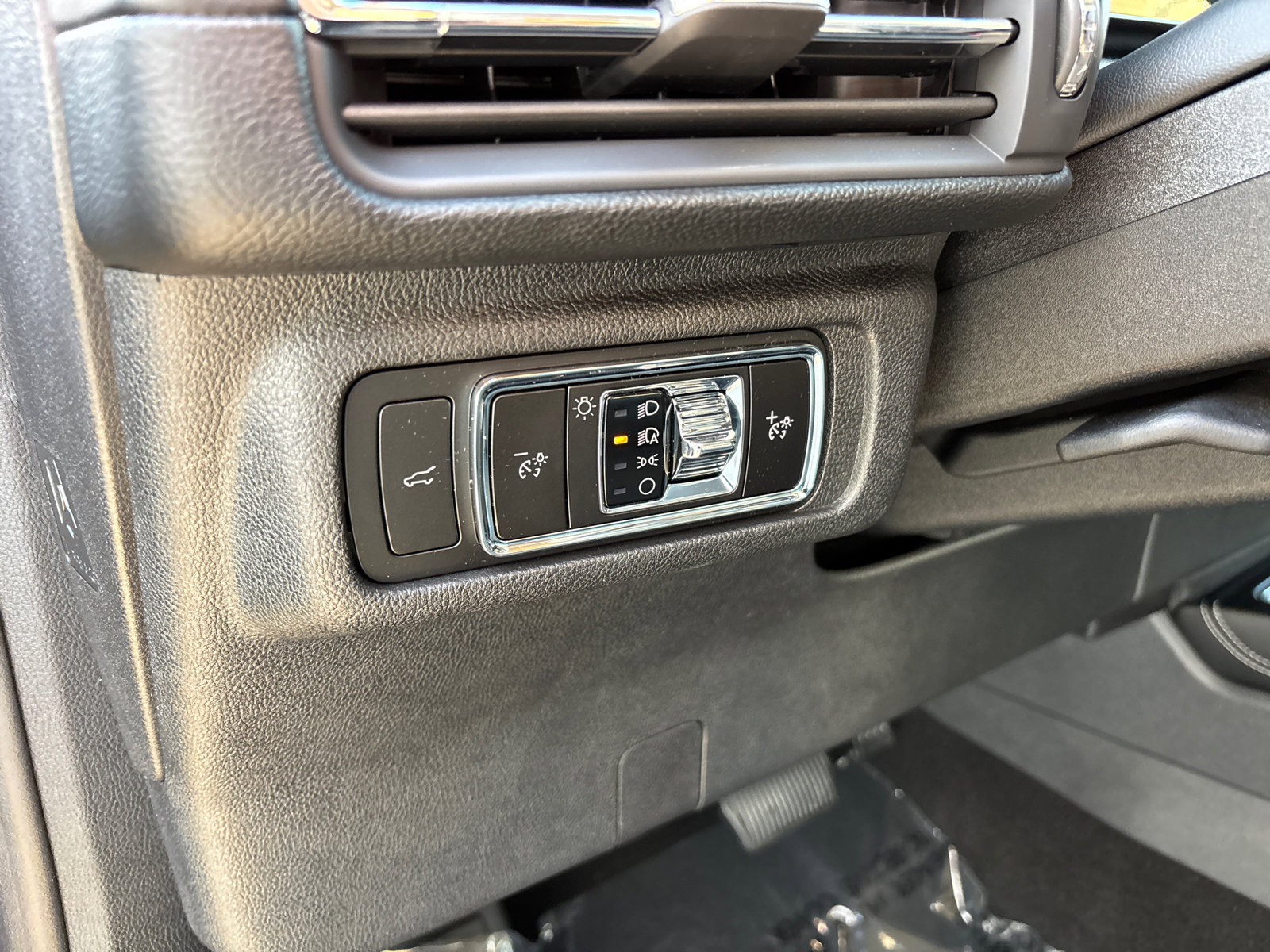 New 2025 Lincoln Corsair AWD image 14