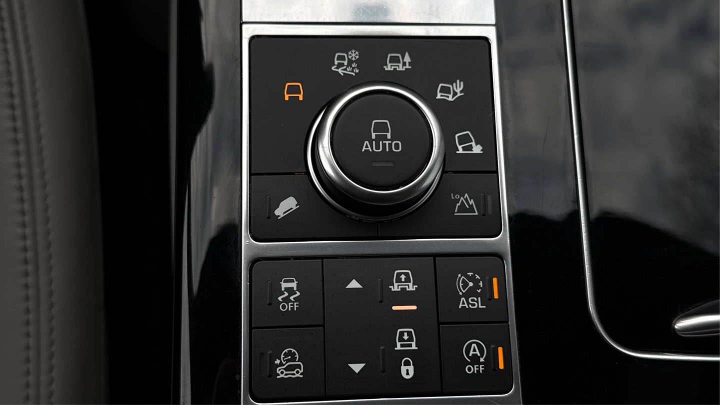 Used 2016 Land Rover Range Rover HSE image 31