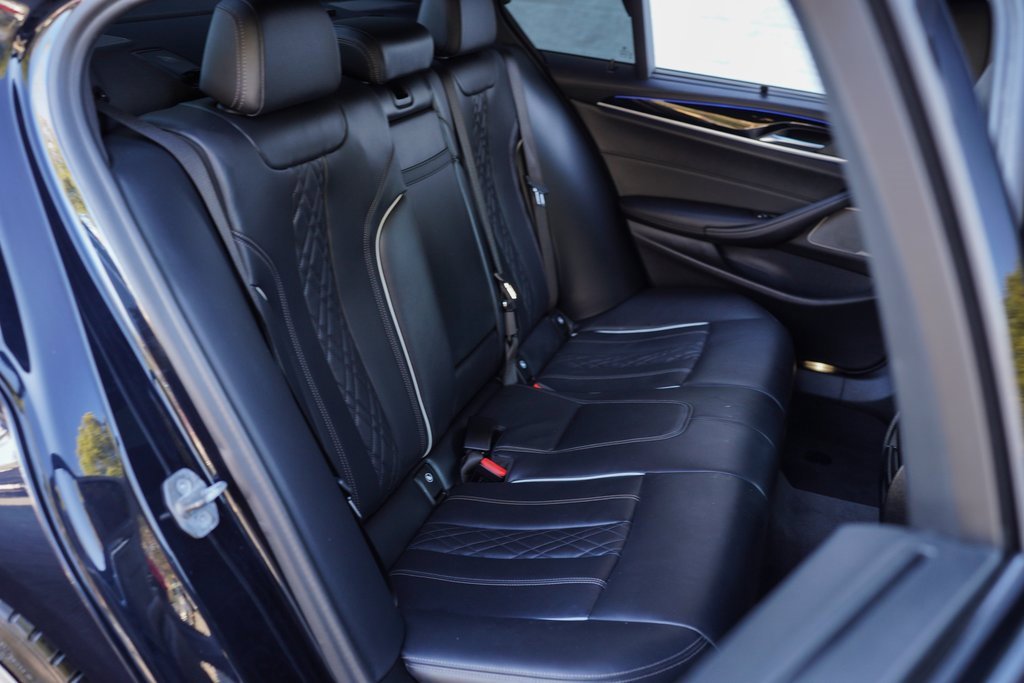 Used 2023 BMW M550i xDrive w/ Dynamic Handling Package image 24