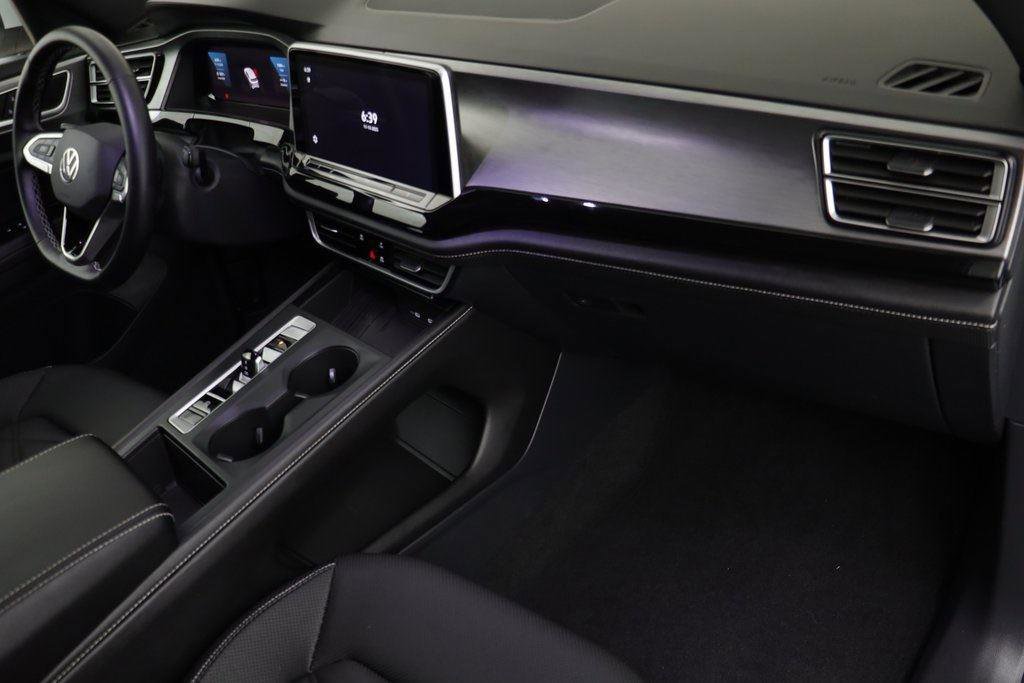 Used 2025 Volkswagen Atlas Cross Sport SE image 18