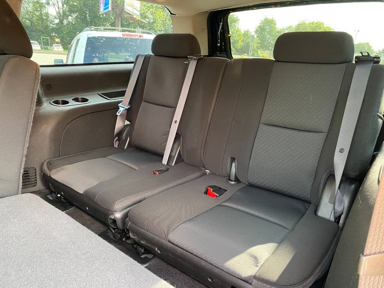 Used 2011 Chevrolet Suburban 2500 LS w/ Skid Plate Package AWD/4WD image 23