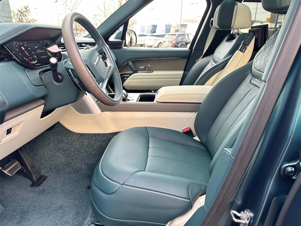 New 2025 Land Rover Range Rover SV image 22