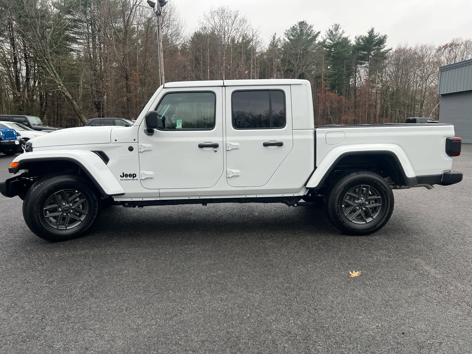New 2026 Jeep Gladiator Sport AWD/4WD image 9