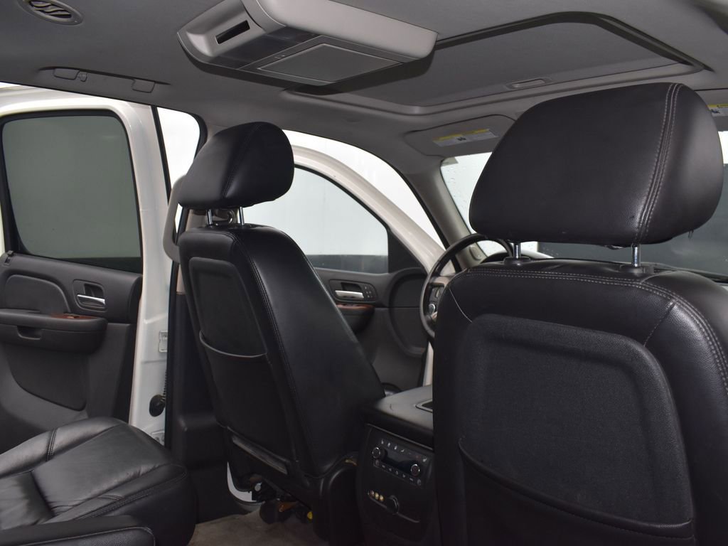 Used 2010 Chevrolet Suburban LTZ image 30