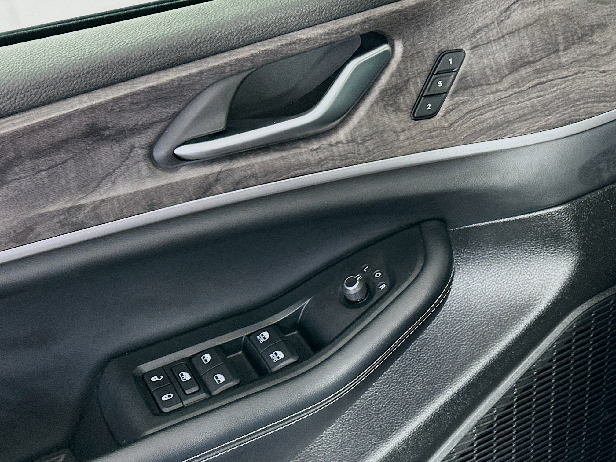 Used 2024 Jeep Grand Cherokee L Limited w/ Luxury Tech Group II image 15