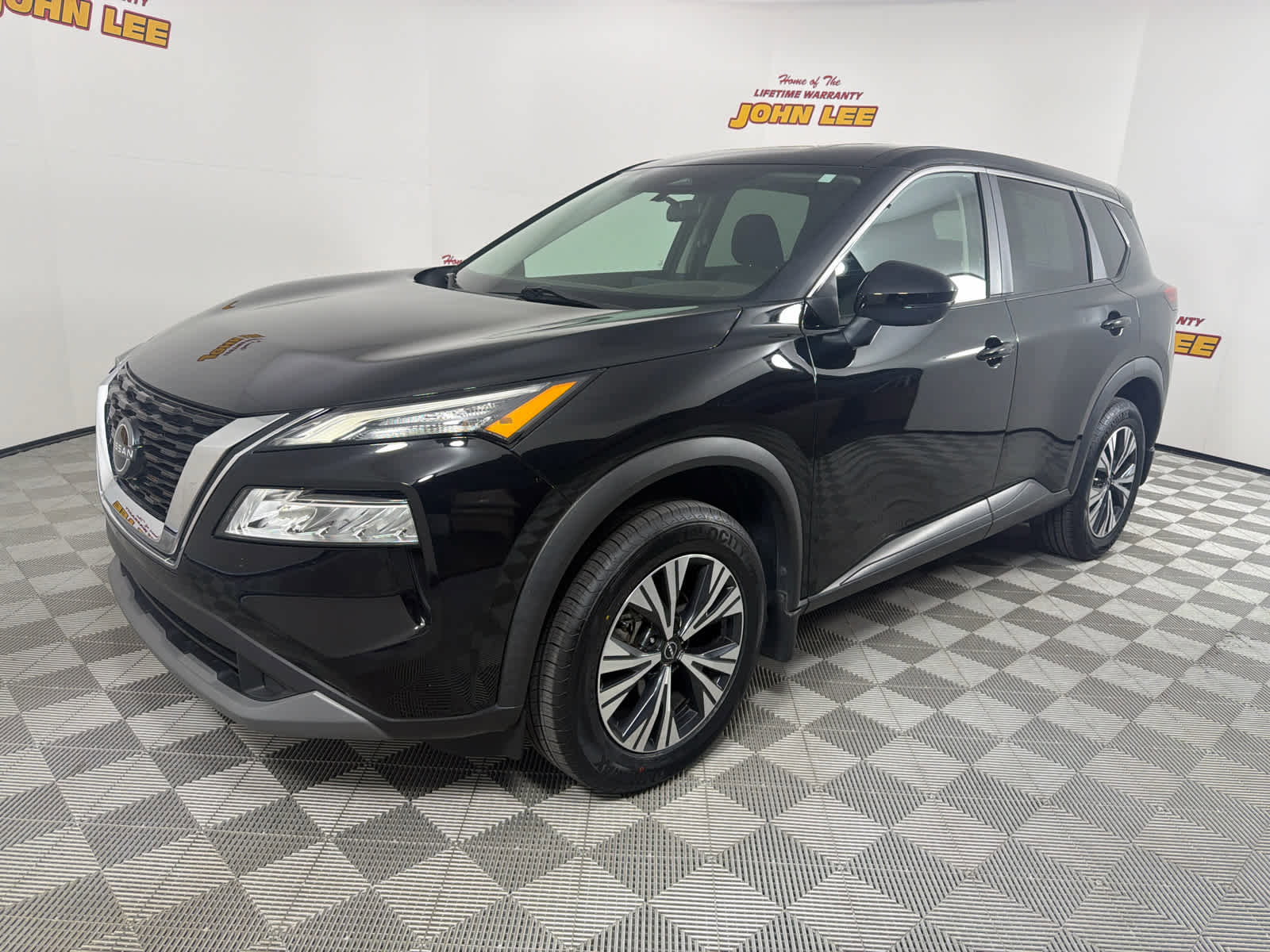 Used 2023 Nissan Rogue SV image 1