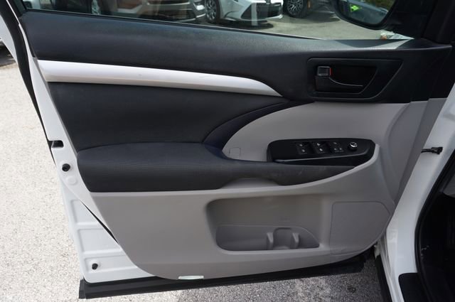 Used 2019 Toyota Highlander LE image 24