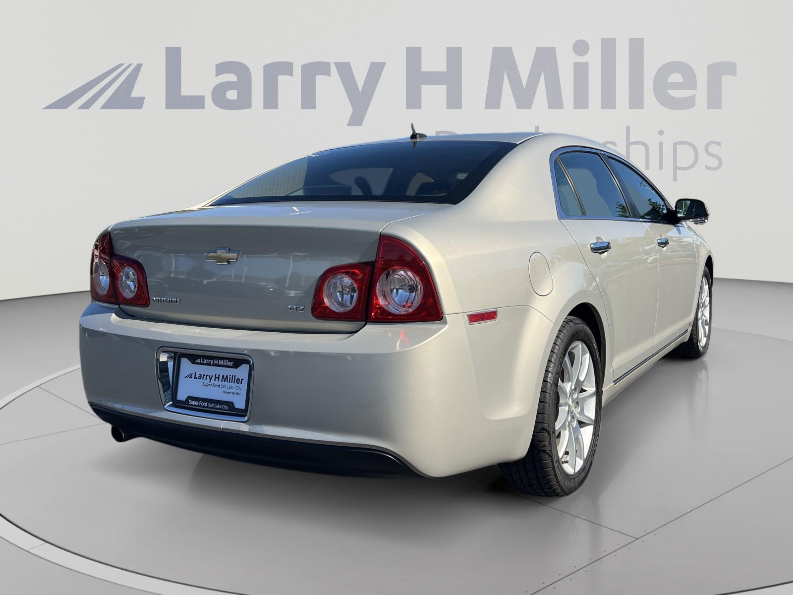 Used 2009 Chevrolet Malibu LTZ w/ Rear Power Package FWD image 5