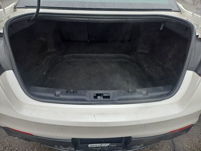 Used 2015 Ford Taurus SEL image 23