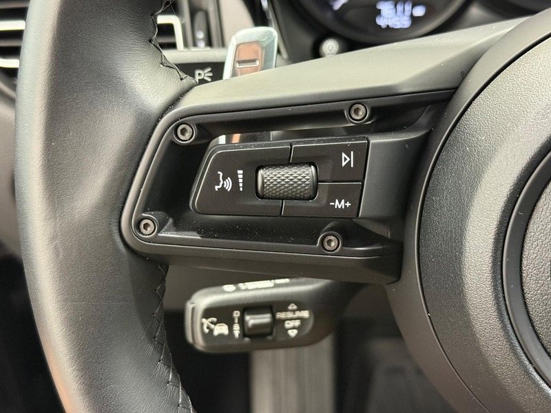 Certified 2025 Porsche Macan Turbo image 19