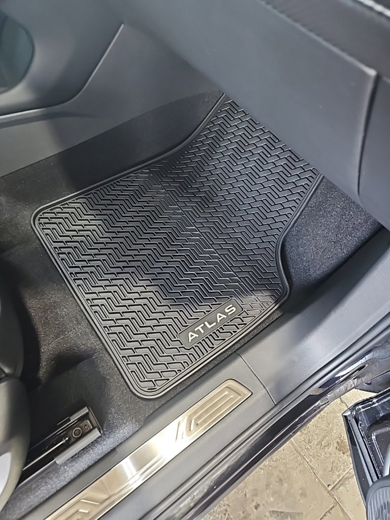 New 2026 Volkswagen Atlas Cross Sport SEL R-Line image 15