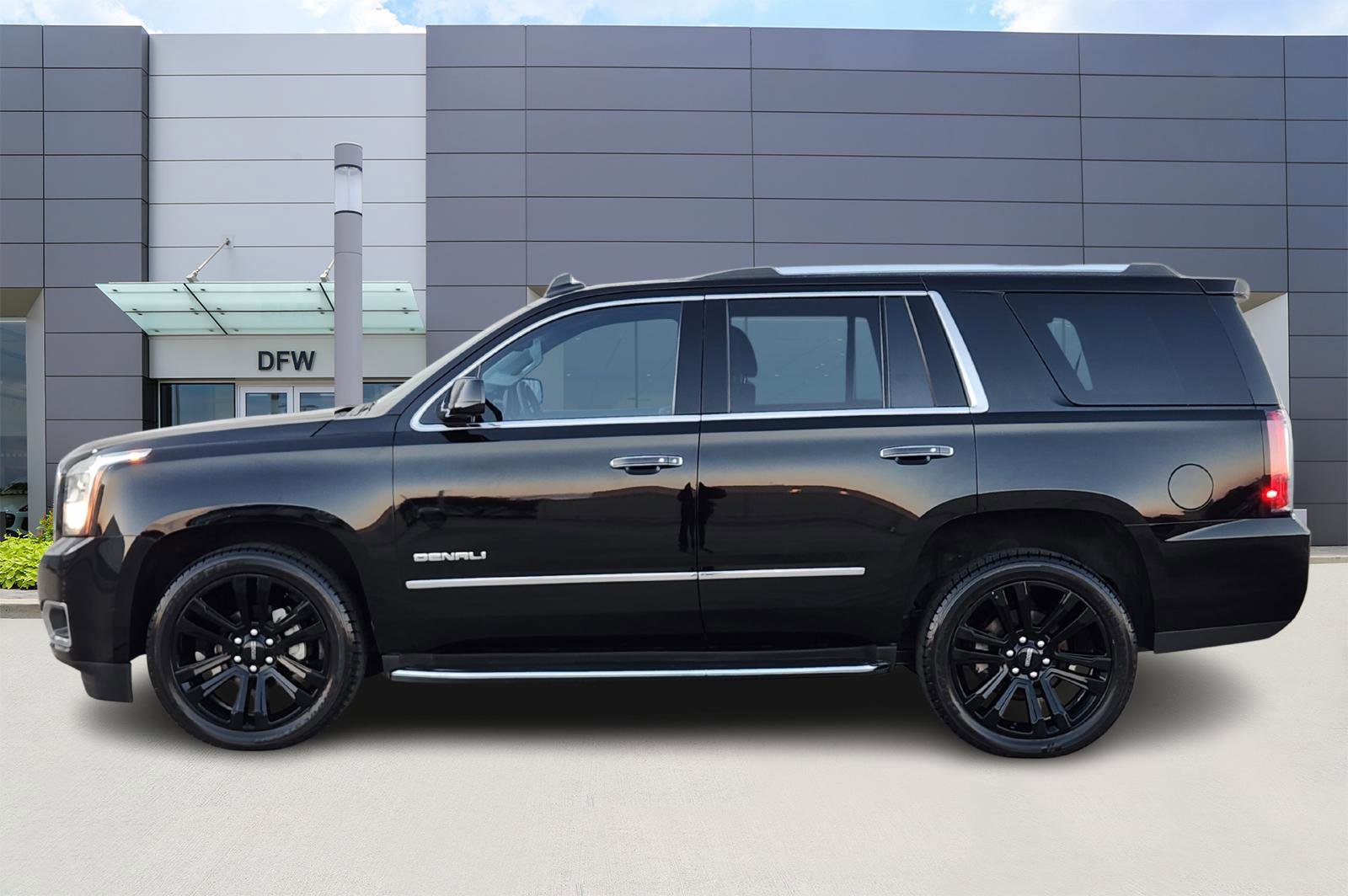 Used 2017 GMC Yukon Denali w/ Open Road Package image 3