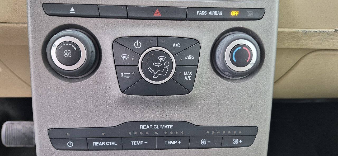 Used 2018 Ford Flex SE FWD image 21