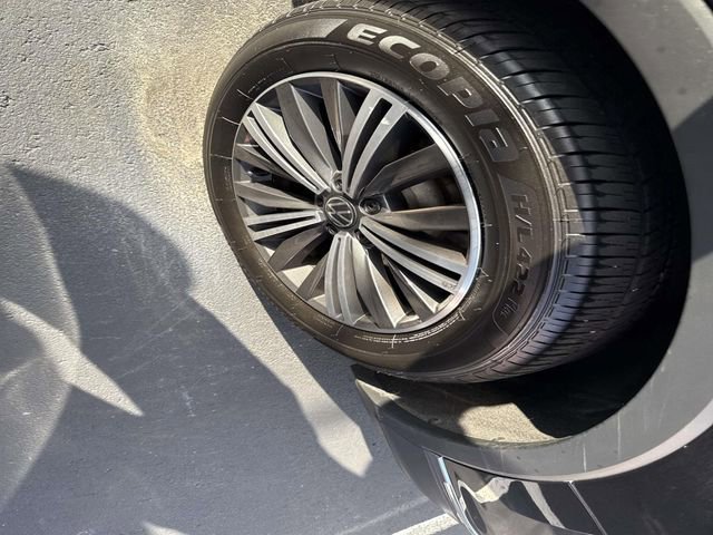 Used 2024 Volkswagen Tiguan Wolfsburg Edition image 13