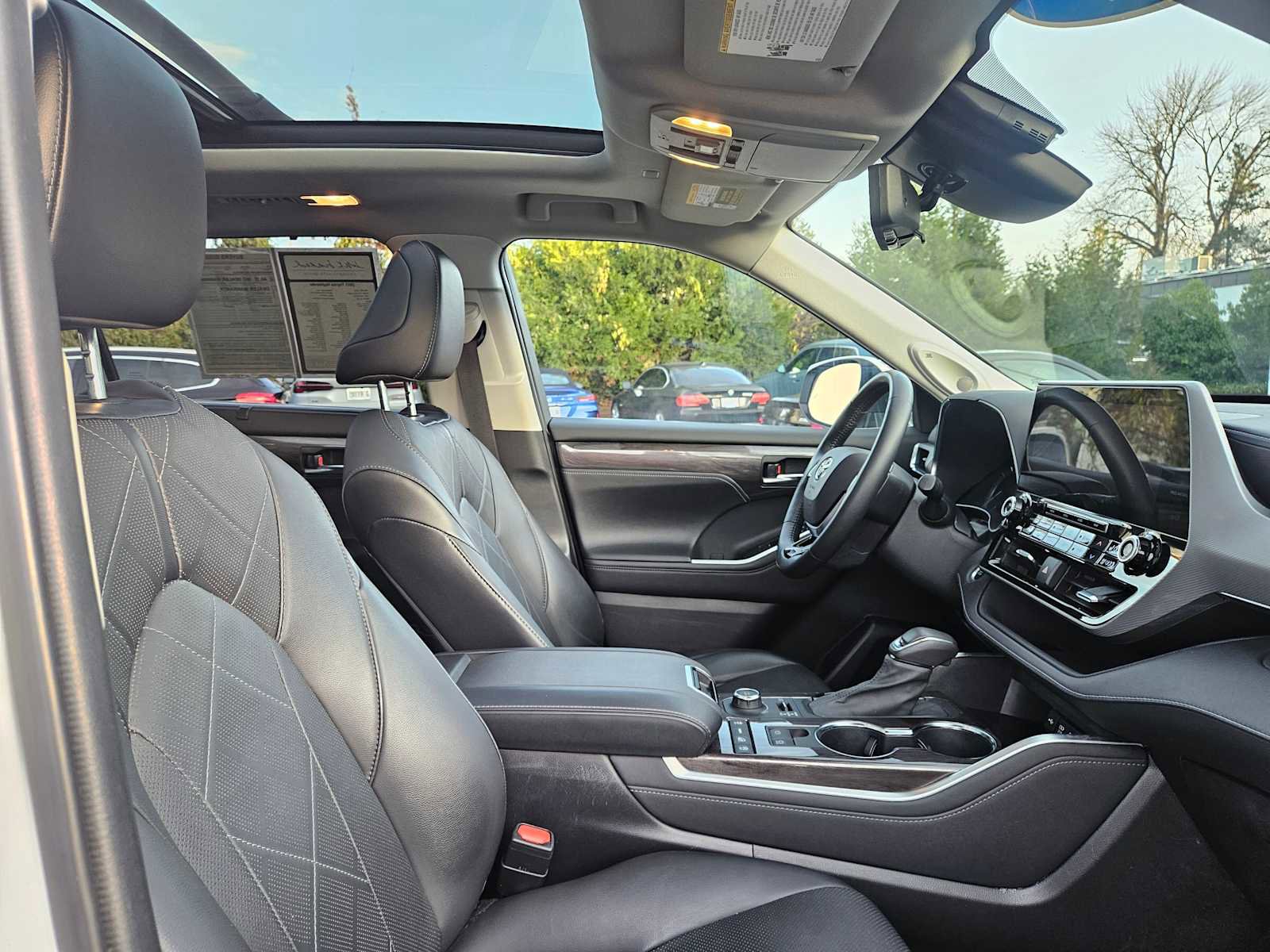 Used 2021 Toyota Highlander Platinum image 11