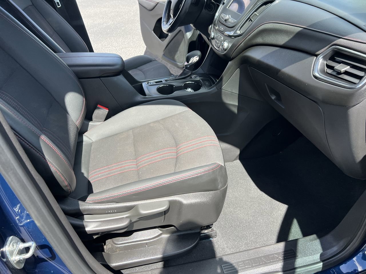 Used 2022 Chevrolet Equinox RS FWD image 34