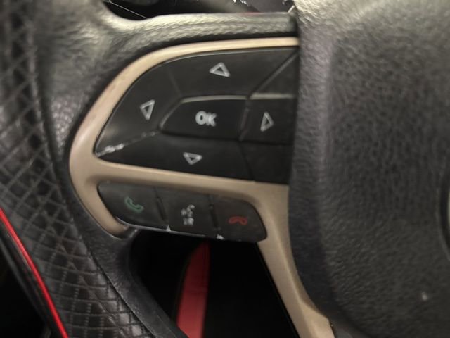 Used 2015 Jeep Cherokee Sport image 16