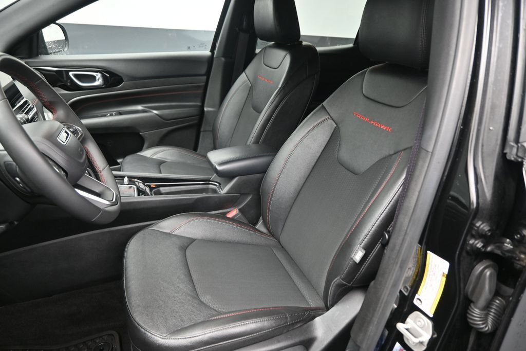Used 2024 Jeep Compass Trailhawk AWD/4WD image 19