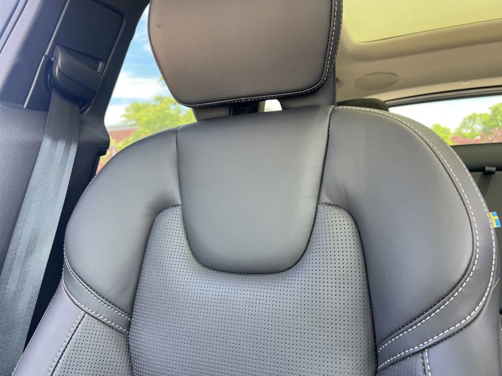 Used 2023 Volvo XC60 B5 Ultimate w/ Protection Package Premier FWD image 22
