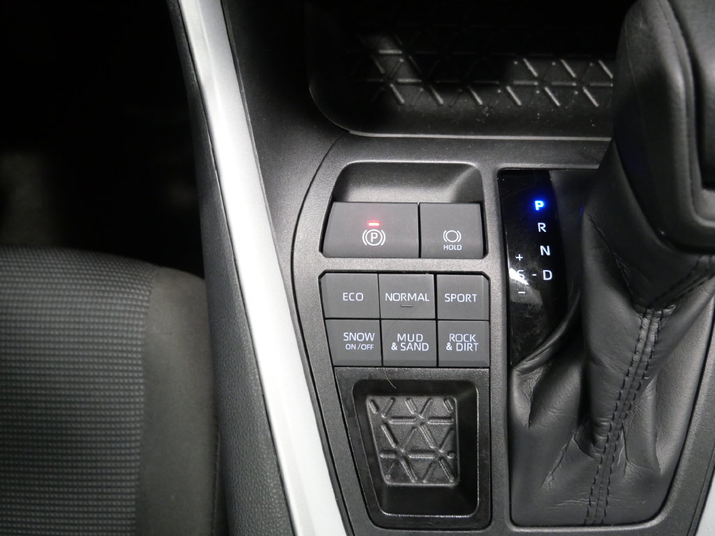 Used 2025 Toyota RAV4 LE AWD/4WD image 30