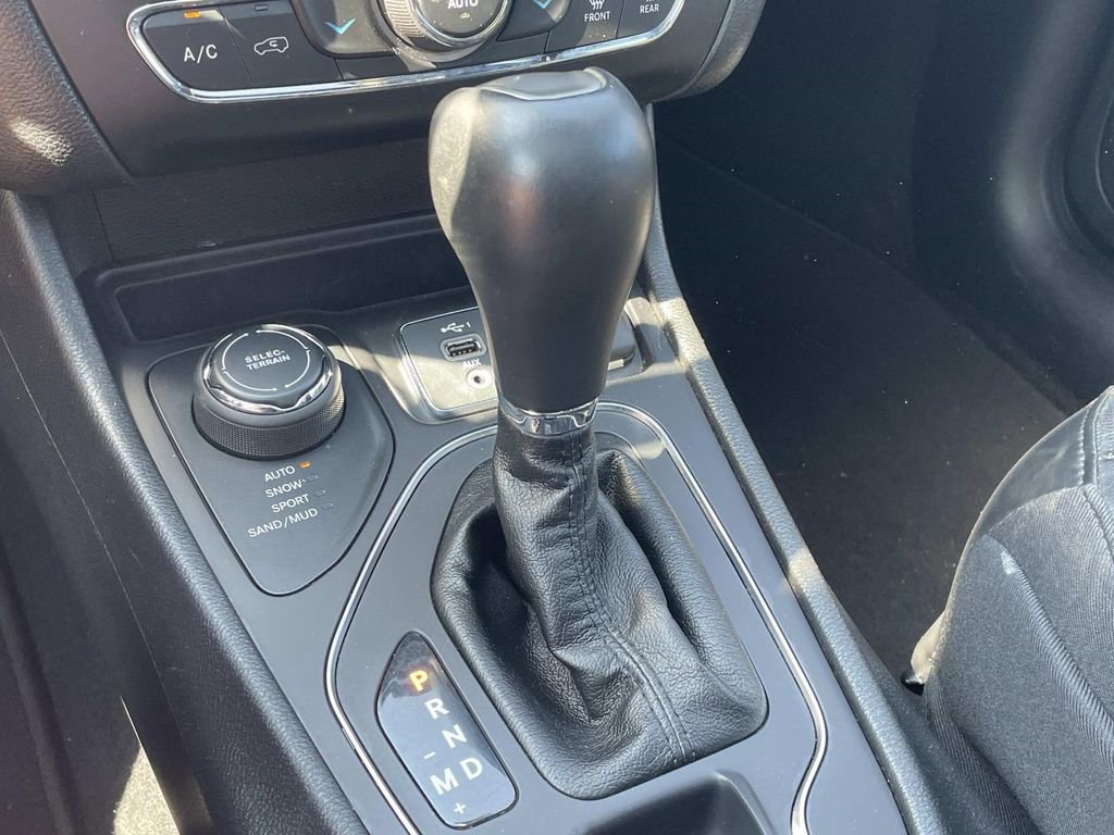 Used 2020 Jeep Cherokee High Altitude AWD/4WD image 24