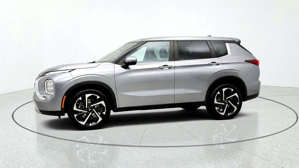 Used 2022 Mitsubishi Outlander SE AWD/4WD image 8