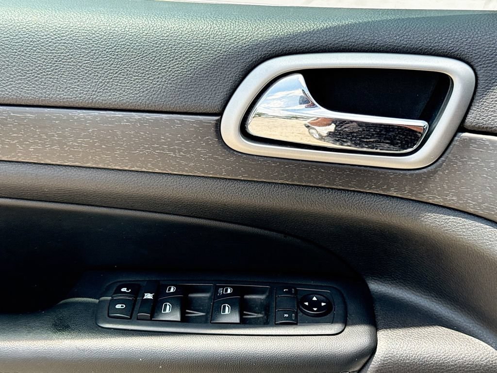 Used 2018 Jeep Grand Cherokee Laredo AWD/4WD image 19