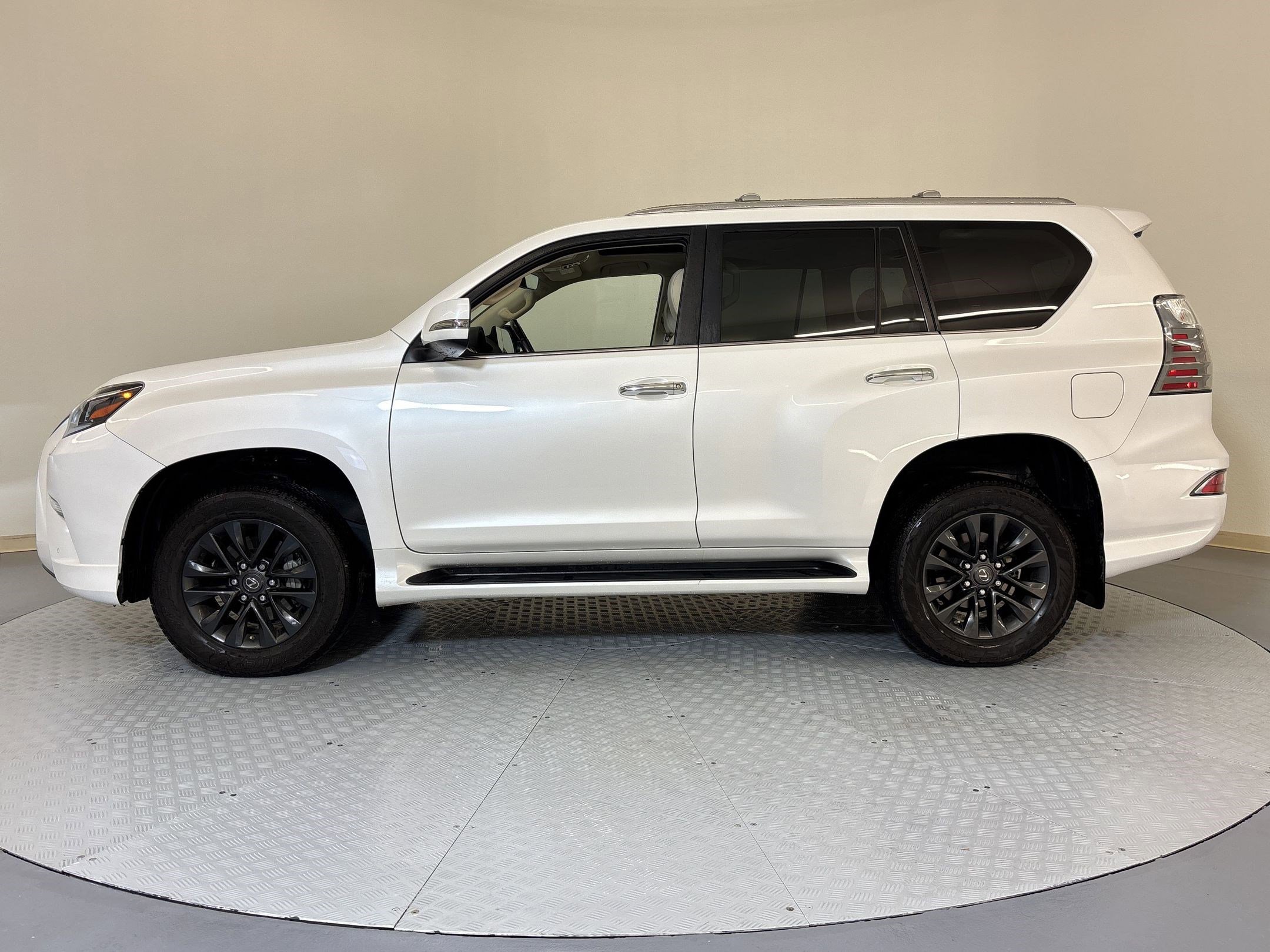 Used 2023 Lexus GX 460 Premium w/ Premium Plus Package AWD/4WD image 2